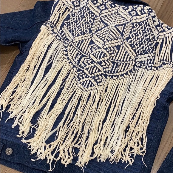 Anthropologie LEVI'S French Fringe Trucker Jacket - Picture 5 of 8